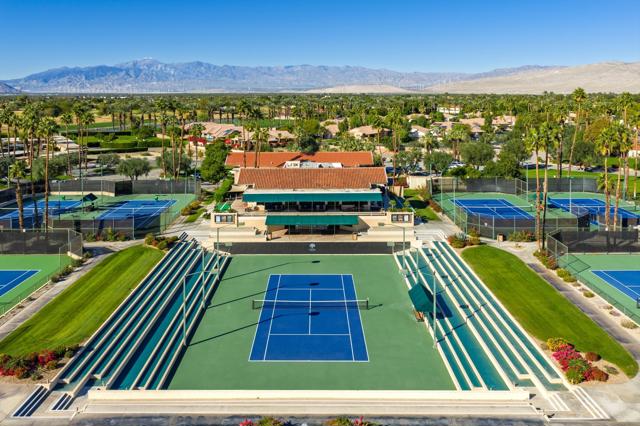 261 Loch Lomond Road, Rancho Mirage CA: https://media.crmls.org/mediaz/f6bfe9e1-1ac8-43e0-8094-3a09633a941a.jpg