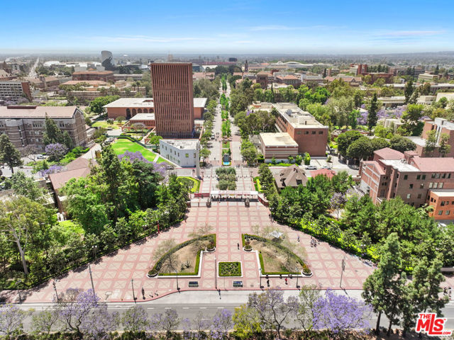 851 W 41st Drive, Los Angeles CA: https://media.crmls.org/mediaz/f6c024a3-6590-42ef-a592-73d776b20858.jpg