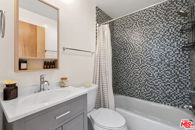 5303 Satsuma Avenue, North Hollywood CA: https://media.crmls.org/mediaz/f6c04d46-ebbe-4d5f-b963-40ac7c72ca8f.jpg