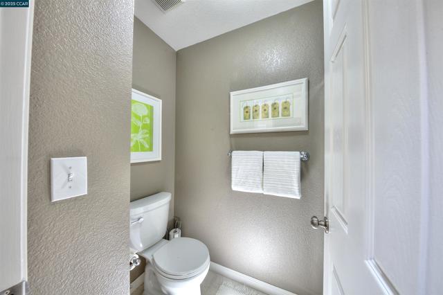 310 Boatswain Ct, Hercules CA: https://media.crmls.org/mediaz/f6c08de3-1256-4b30-ba14-fc64f59f2fec.jpg