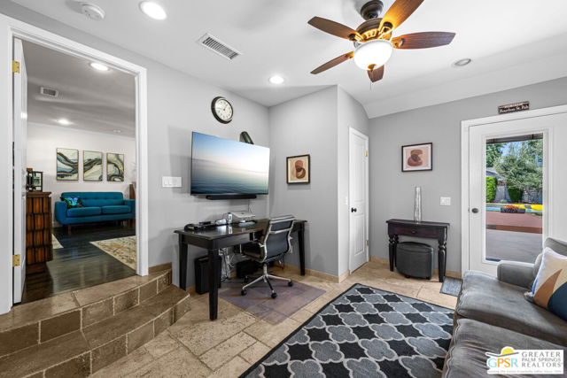 13435 Erwin Street photo 23