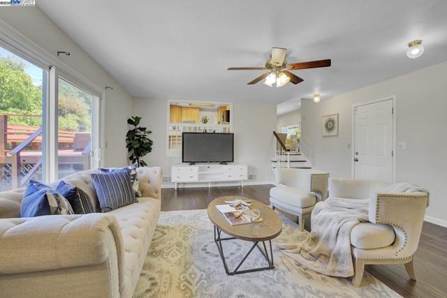 1487 De Palma Dr, San Jose CA: https://media.crmls.org/mediaz/f6c0d802-3bda-440e-b439-8be9542f2900.jpg
