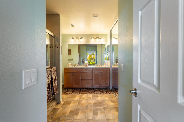 54396 Shoal Creek, La Quinta CA: https://media.crmls.org/mediaz/f6c0fed3-896a-4b07-b7d4-e5244ab24401.jpg