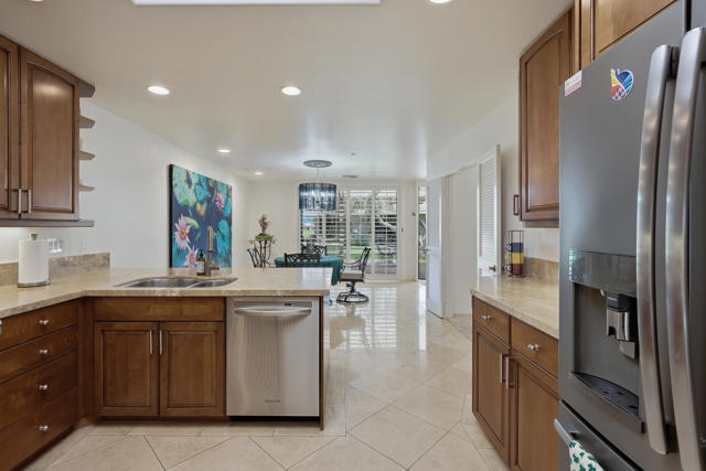 27 Cornell Drive, Rancho Mirage CA: https://media.crmls.org/mediaz/f6c11084-772f-4b7e-b277-1e255e256833.jpg