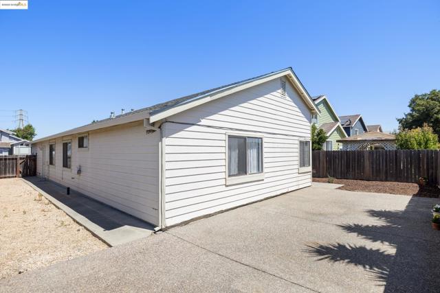 751 Pueblo Way, Vallejo CA: https://media.crmls.org/mediaz/f6c1195b-0389-48b9-82cc-acad79ea0c68.jpg