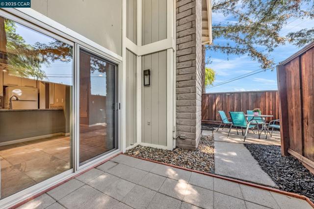 1081 San Ramon Valley Blvd, Danville CA: https://media.crmls.org/mediaz/f6c161f8-34d0-42cd-9c81-c3309c99e233.jpg