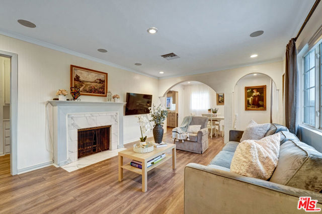 6230 Peach Avenue, Van Nuys CA: https://media.crmls.org/mediaz/f6c188c6-17a2-4f08-bbe3-e8746dffe1bf.jpg