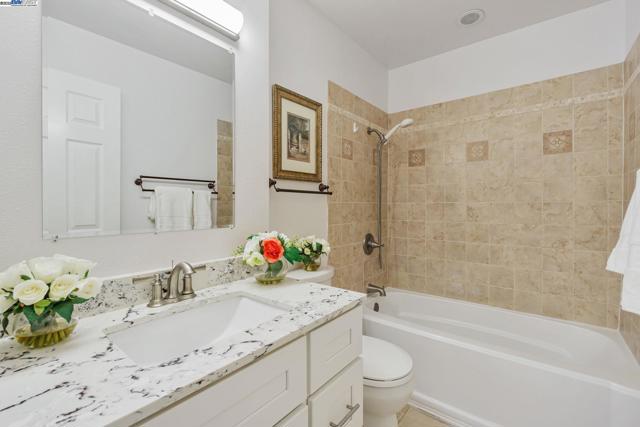 208 Siskiyou Ct, Walnut Creek CA: https://media.crmls.org/mediaz/f6c1ae84-8251-42c1-aa19-87e215e6e945.jpg