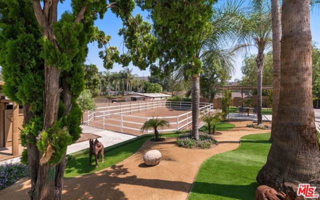 10555 Art Street, Sunland CA: https://media.crmls.org/mediaz/f6c1ebf9-ed86-47c3-bcb6-2de0cd122946.jpg