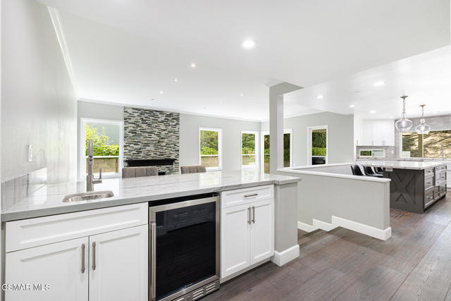 11554 Chestnut Ridge Street, Moorpark CA: https://media.crmls.org/mediaz/f6c203c0-2316-4478-9f71-c48a3c0df630.jpg