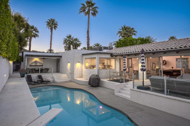 257 W El Camino Way, Palm Springs CA: https://media.crmls.org/mediaz/f6c2c6af-36e2-462f-a45a-704cc643e1af.jpg