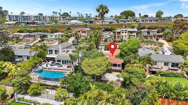 719 Marsolan Ave, Solana Beach CA: https://media.crmls.org/mediaz/f6c2eb4d-bbfc-4e7e-8488-6b9fc36886a3.jpg