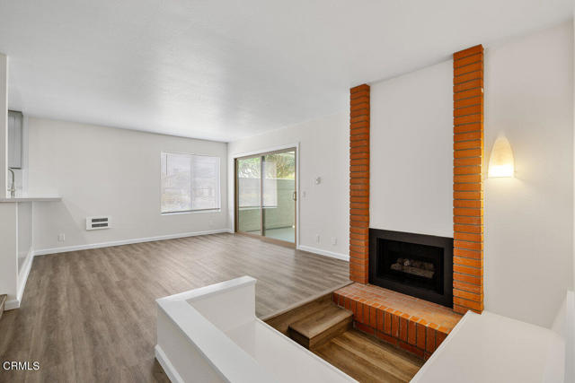 3107 Harbor Boulevard, Oxnard CA: https://media.crmls.org/mediaz/f6c3225d-283b-46e3-8f72-5e084b0b0eb0.jpg
