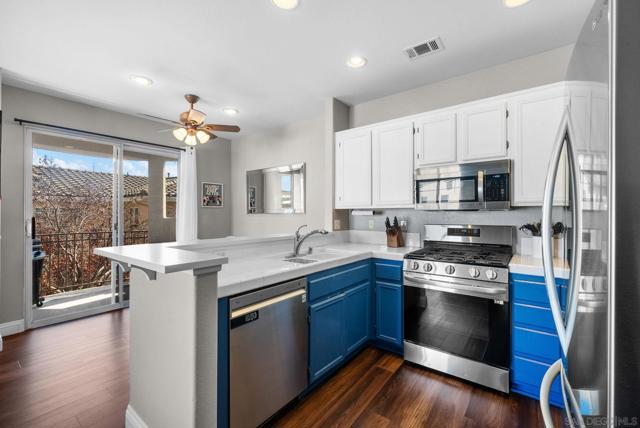 10860 Ivy Hill Dr, San Diego CA: https://media.crmls.org/mediaz/f6c3e741-a3d2-45ce-a25c-76d3632e52cd.jpg