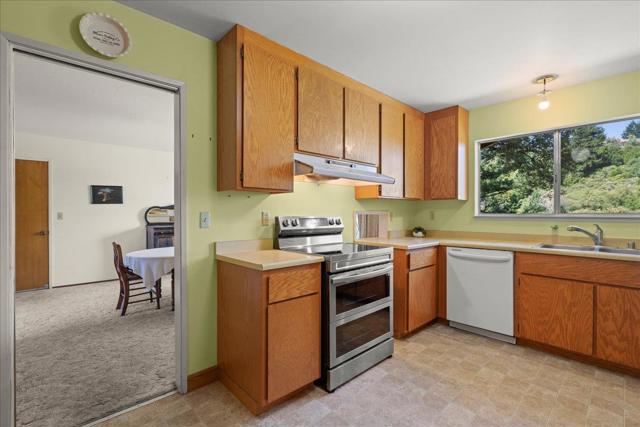18584 Favre Ridge Road, Los Gatos CA: https://media.crmls.org/mediaz/f6c4150e-f9f9-45cc-b78c-262110deea4f.jpg