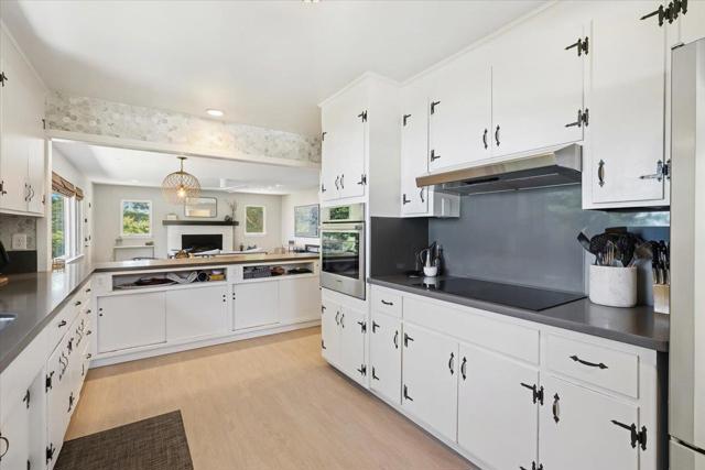12960 Skyline Boulevard, Woodside CA: https://media.crmls.org/mediaz/f6c436e7-dc89-4534-8807-46161d22a864.jpg
