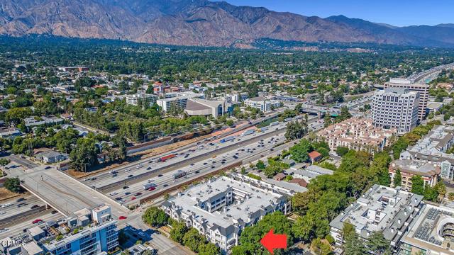 300 N El Molino Avenue, Pasadena CA: https://media.crmls.org/mediaz/f6c43cec-c88a-483f-9f2f-e07893164a00.jpg