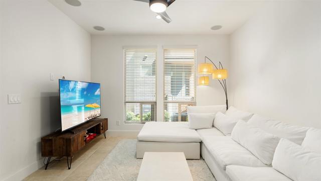 2510 Aperture Circle, San Diego CA: https://media.crmls.org/mediaz/f6c46a8f-0a4c-43ed-b81d-6dd818038fbc.jpg