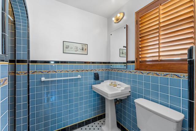 4010 S Hempstead Circle, San Diego CA: https://media.crmls.org/mediaz/f6c4a249-769c-4771-b2e2-da1e5a2751ae.jpg