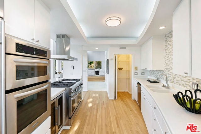 6969 Woodrow Wilson Drive, Los Angeles CA: https://media.crmls.org/mediaz/f6c51512-ae55-42a3-9bd8-142f34cfb535.jpg