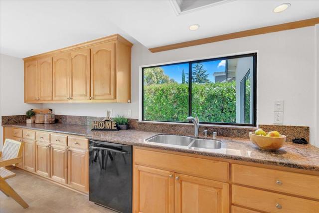 765 Finchwood Way, San Jose CA: https://media.crmls.org/mediaz/f6c561f9-e396-4d90-aa5f-97b1d2b22fef.jpg