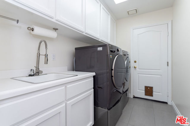 27350 Landon Place, Valencia CA: https://media.crmls.org/mediaz/f6c58eb4-433c-4db0-ae98-fb5449fdc818.jpg