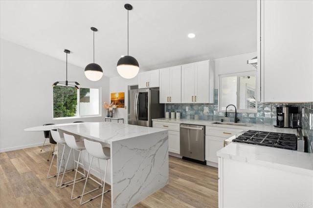 Detail Gallery Image 8 of 40 For 725 Cathy Ln, Cardiff By The Sea,  CA 92007 - 4 Beds | 2/1 Baths