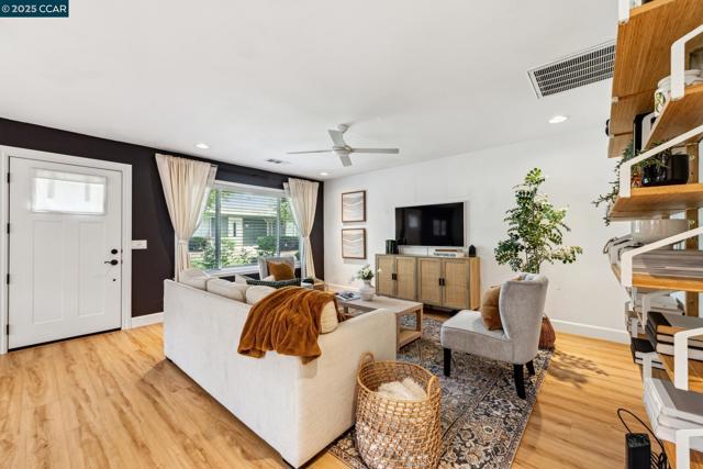 2877 Fountainhead Drive, San Ramon CA: https://media.crmls.org/mediaz/f6c71c63-a00a-4dd0-b693-42a974934a0f.jpg