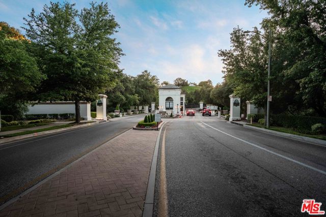 6 Bed Home for Sale in Calabasas, California