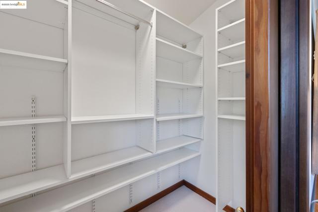 6890 Charing Cross Road, Berkeley CA: https://media.crmls.org/mediaz/f6c7f529-cd82-484e-8c43-f141d606616f.jpg