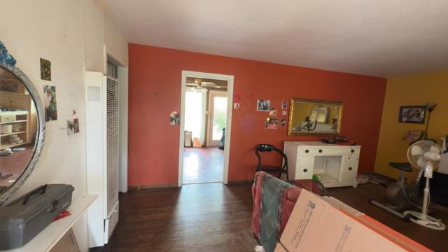 909 Elizabeth Way, Sunnyvale CA: https://media.crmls.org/mediaz/f6c88c0e-9de4-495d-be58-8ddb5474b3bd.jpg
