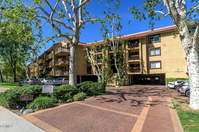 Detail Gallery Image 2 of 21 For 3481 Stancrest Dr #223,  Glendale,  CA 91208 - 2 Beds | 2 Baths