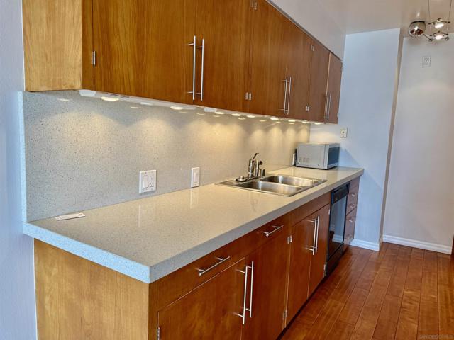 800 Prospect St, La Jolla CA: https://media.crmls.org/mediaz/f6cabad8-328a-483d-8ee0-e55587f71c34.jpg