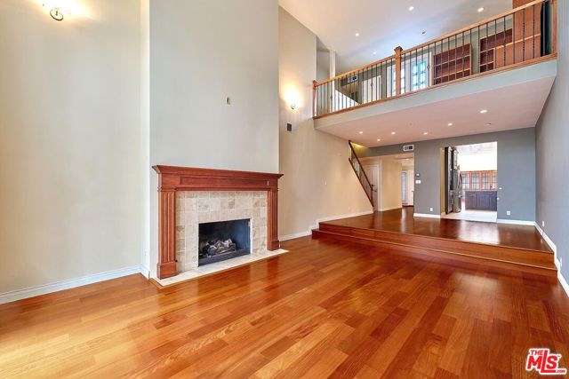 13078 Mindanao Way, Marina del Rey CA: https://media.crmls.org/mediaz/f6cb58ff-3395-4f11-8f6c-80c71155352f.jpg