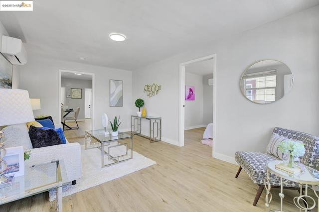 319 S 37Th St, Richmond CA: https://media.crmls.org/mediaz/f6cbc177-3594-47c1-96b4-1696f5aae9c9.jpg