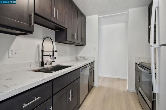 Image 10 of 36 For 555 Pierce St  840
