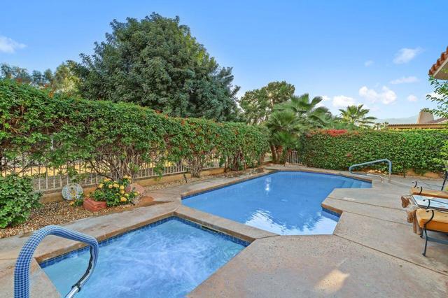 205 Kavenish Drive, Rancho Mirage CA: https://media.crmls.org/mediaz/f6cc2ead-88be-49cd-8da9-4a0ecb24c94d.jpg
