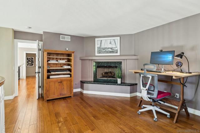 4961 Concannon Ct, San Diego CA: https://media.crmls.org/mediaz/f6ccc140-3d91-43b0-b53f-bf0a225c93fc.jpg