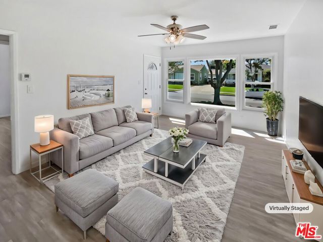 5722 Hazelbrook Avenue, Lakewood CA: https://media.crmls.org/mediaz/f6ccc5f2-00b6-43ab-969b-1f32edb05368.jpg