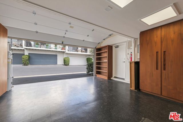 6789 Shearwater Lane, Malibu CA: https://media.crmls.org/mediaz/f6ccd63a-7e37-436e-8916-d679e38fba40.jpg