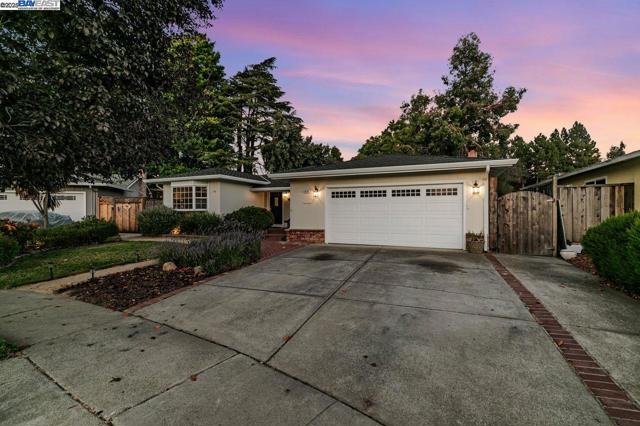 4533 Santa Cruz Ct, Fremont CA: https://media.crmls.org/mediaz/f6ccd9a1-07f9-47ac-9a03-fc3e9aa916cc.jpg