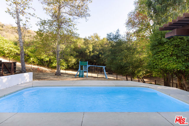 25620 Nebo Dr, Calabasas CA: https://media.crmls.org/mediaz/f6cd684c-e8f0-4fcd-a1e1-5b77df87c852.jpg