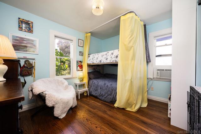 405 Langley St, San Diego CA: https://media.crmls.org/mediaz/f6ce8c8d-d0fa-4443-bb61-ec25d9f75393.jpg