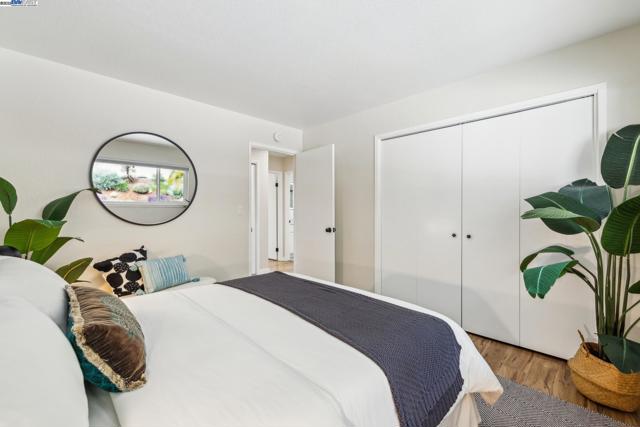 441 FOX HILLS COURT, Oakland CA: https://media.crmls.org/mediaz/f6cea3e2-d741-43a9-84f0-c9590b238c27.jpg
