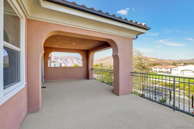 16231 Sunny Summit Dr, San Diego CA: https://media.crmls.org/mediaz/f6ceb2e2-52f7-4343-9caf-763ed9e08945.jpg