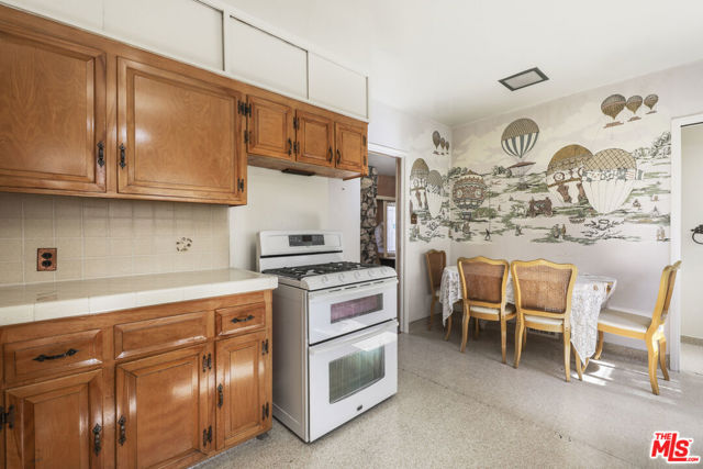 6281 Drexel Avenue, Los Angeles CA: https://media.crmls.org/mediaz/f6cefa03-ed81-41fe-bd80-1b646fd615ac.jpg