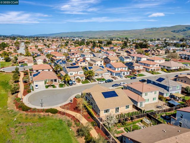 190 Pasilla Ct, Morgan Hill CA: https://media.crmls.org/mediaz/f6cf0806-2f46-43a1-a647-a04f52625ddf.jpg