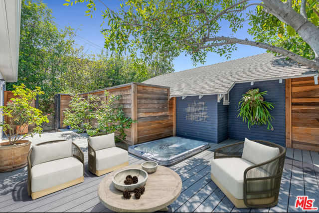 7024 De Longpre Avenue, Los Angeles CA: https://media.crmls.org/mediaz/f6cf31cb-8c84-4162-a148-9a96fd4dcc1f.jpg