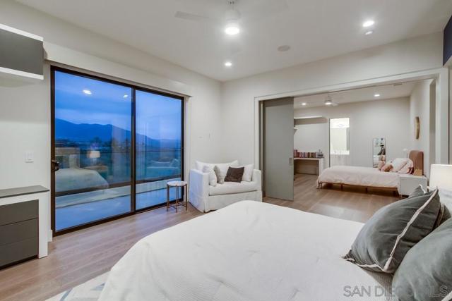 2885 Gate Three Place, Chula Vista CA: https://media.crmls.org/mediaz/f6cf39b2-2ae6-41fd-8098-4935d877653c.jpg