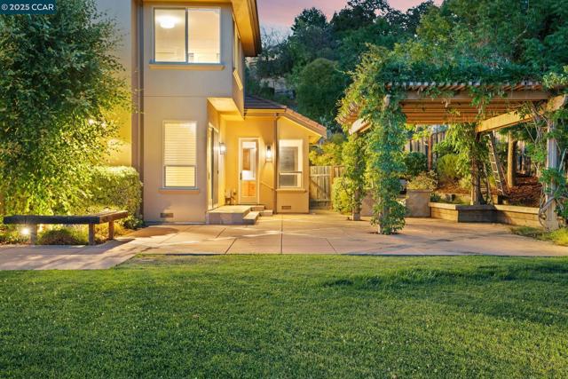 21 Monte Crest Ct., Walnut Creek CA: https://media.crmls.org/mediaz/f6cf8776-9ec0-4f07-9e70-32b019808599.jpg